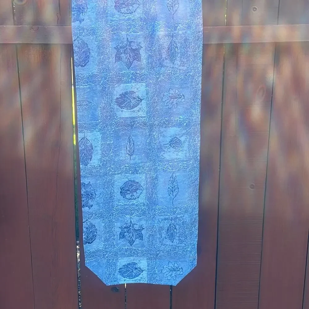 Autumn leaves table runner